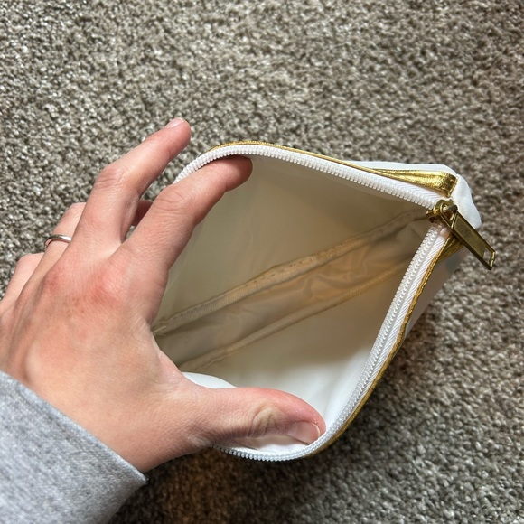 Elegant White and Gold Cosmetic Bag - Picture 2 of 3
